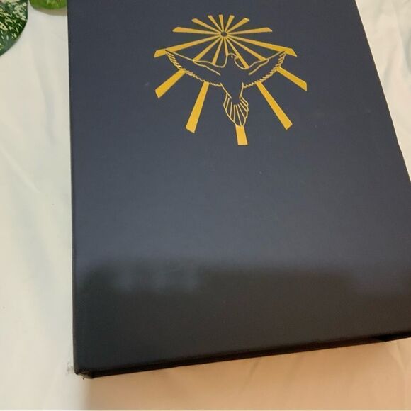 HOLY BIBLE The Comfort Edition King James Version with Bible Hard Box Case - Picture 6 of 6